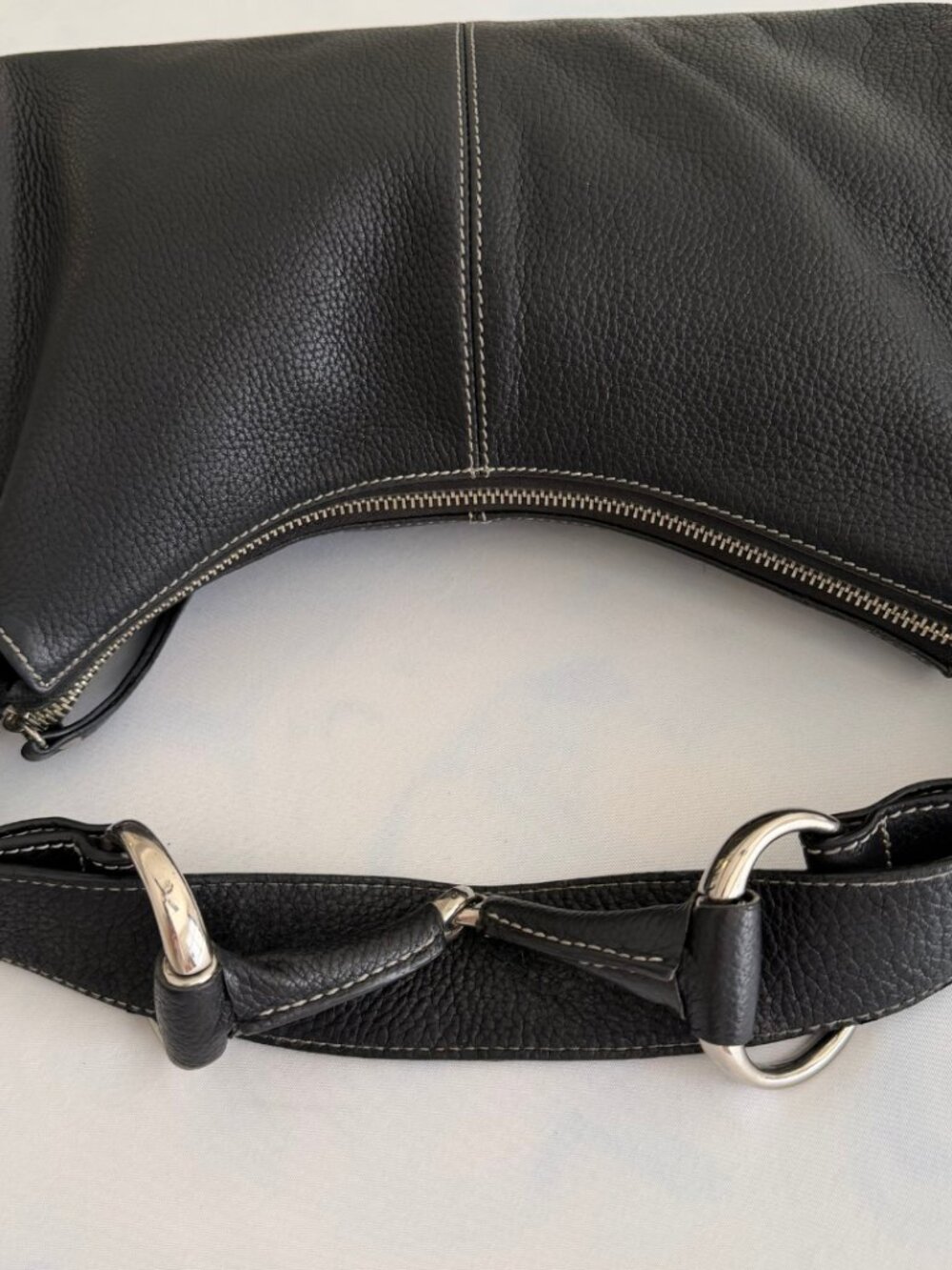 Vera Pelle Black Pebbled Leather Contrast Stitching Hobo Shoulder Bag - Picture 6 of 8